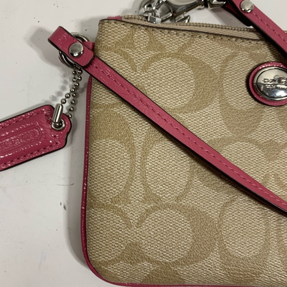 Coach Pouch Pink - Picture 3 of 6